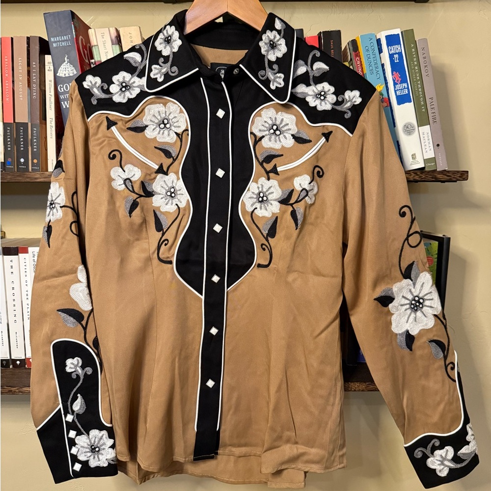 Elegant Floral Embroidered Blouse - Black and Tan